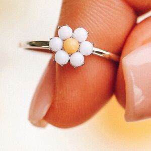 🎩 Pura Vida - Gemstone Daisy Ring
